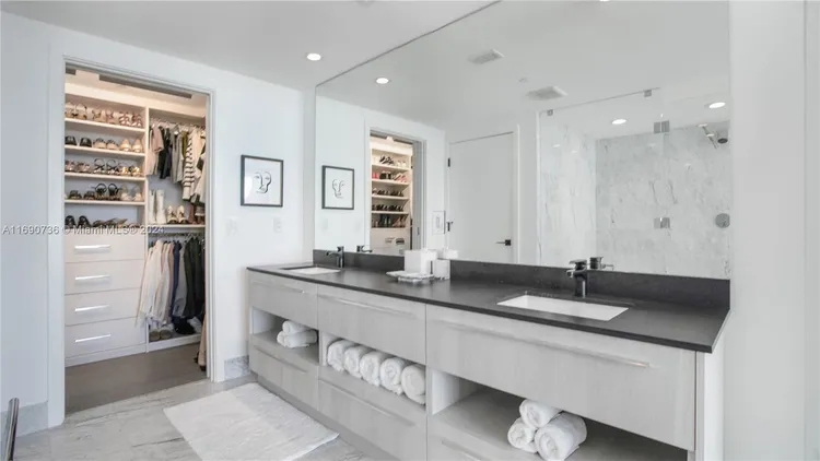 One Paraiso #4704 image #14