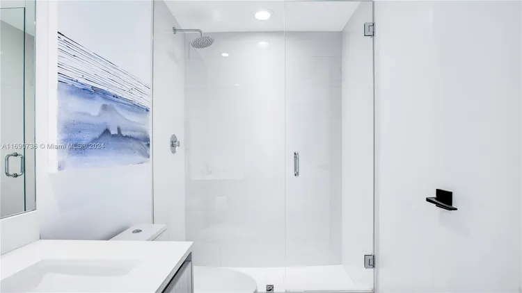 One Paraiso #4704 image #22