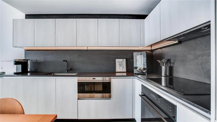 One Paraiso #4704 image #6