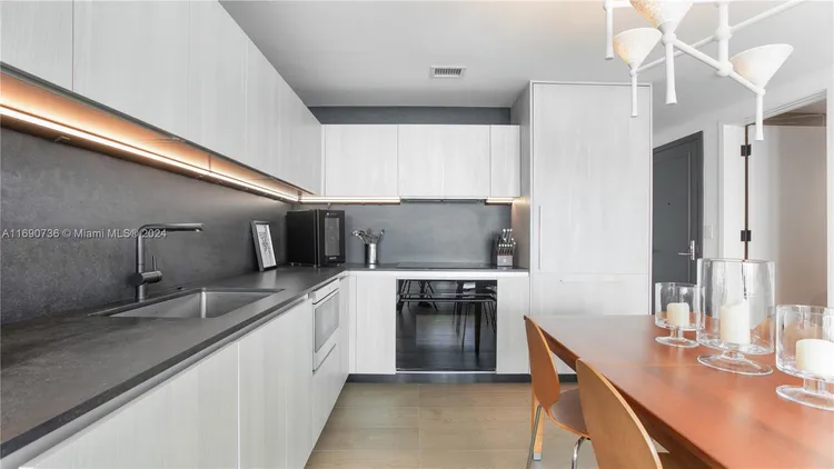 One Paraiso #4704 image #8