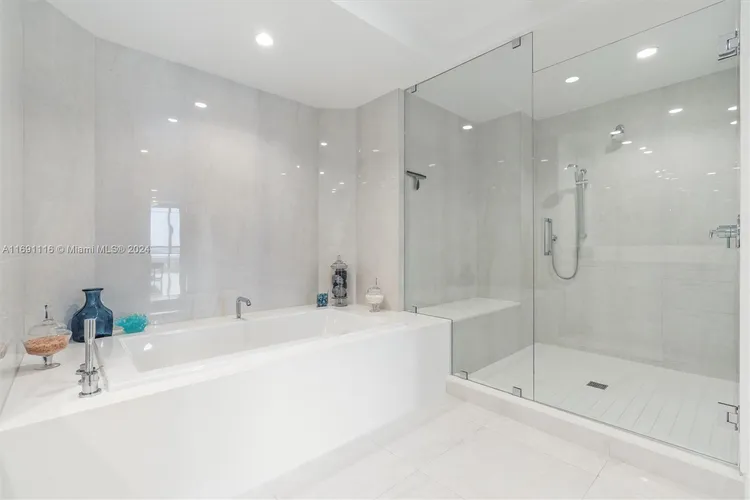 100 Las Olas #4203 image #16