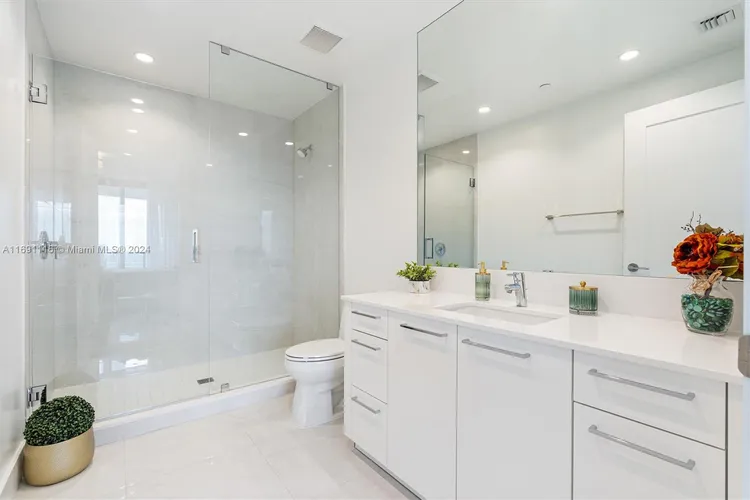 100 Las Olas #4203 image #18