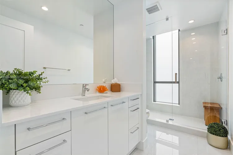 100 Las Olas #4203 image #20