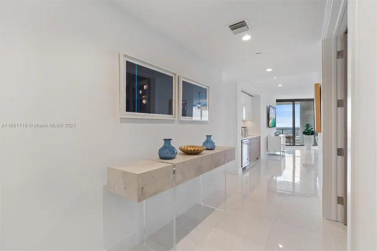 100 Las Olas #4203 image #24