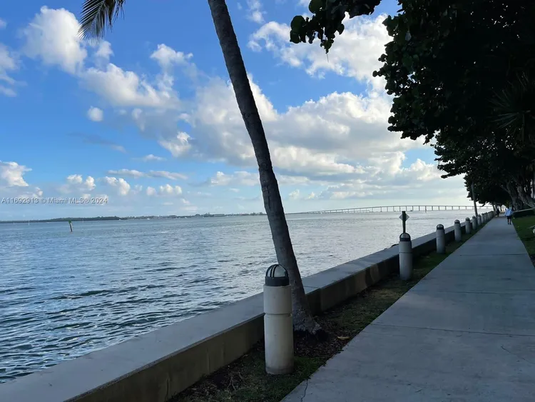 Isola #2107 image #18