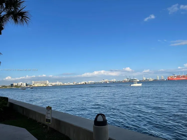 Isola #2107 image #19