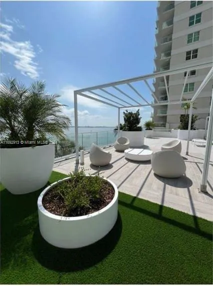 Isola #2107 image #27