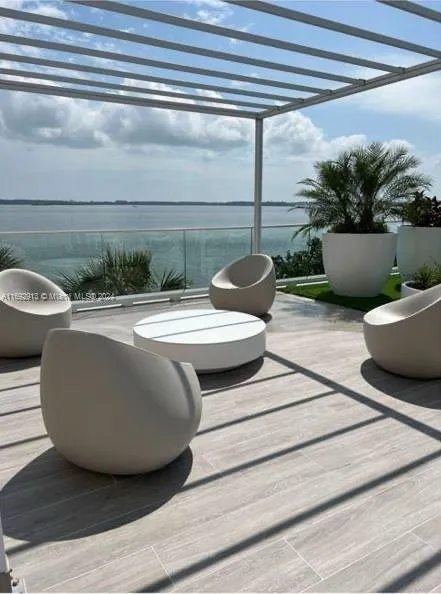 Isola #2107 image #28