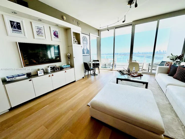 Paramount Bay #3607 image #13