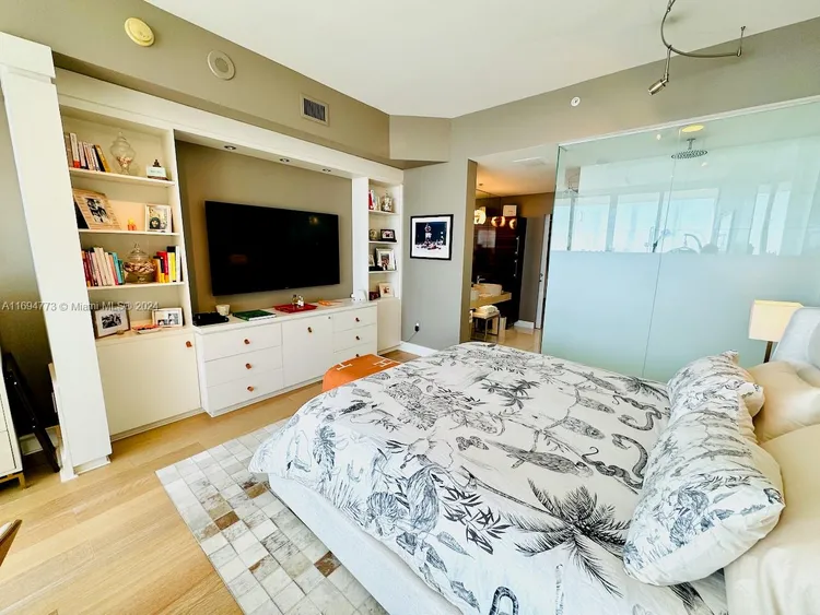 Paramount Bay #3607 image #17