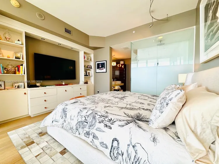 Paramount Bay #3607 image #18