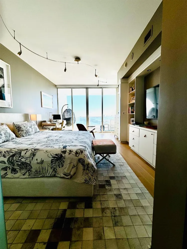 Paramount Bay #3607 image #21