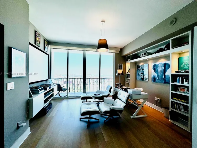 Paramount Bay #3607 image #27