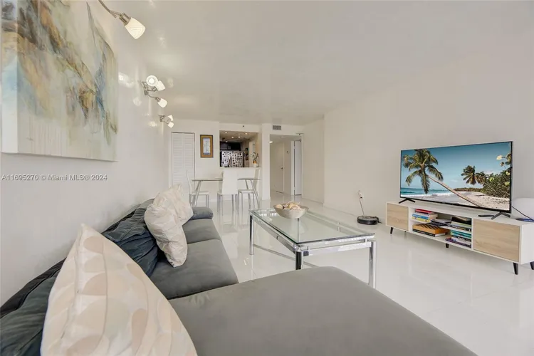 The Venetia #19J image #10