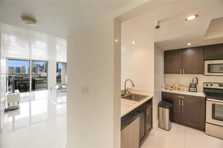 The Venetia #19J image #11