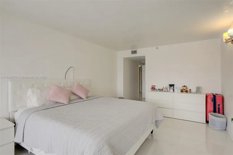 The Venetia #19J image #16