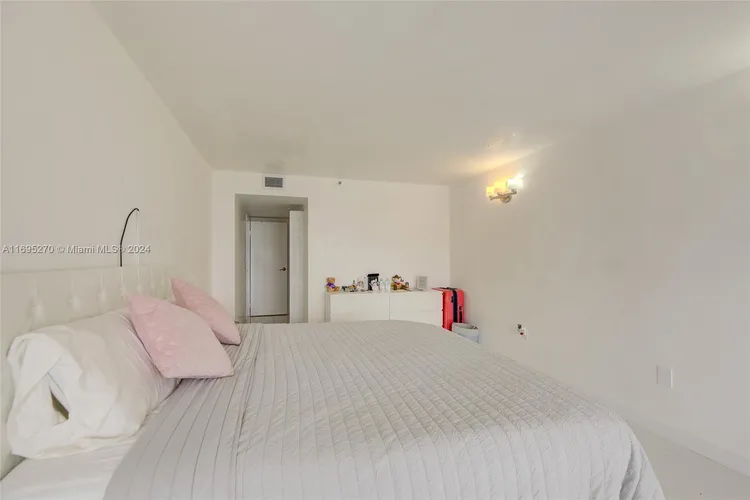 The Venetia #19J image #17