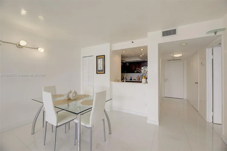 The Venetia #19J image #18