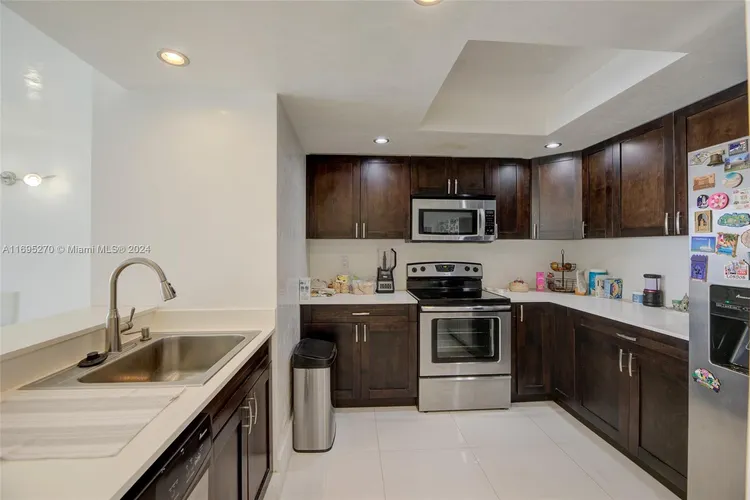 The Venetia #19J image #21