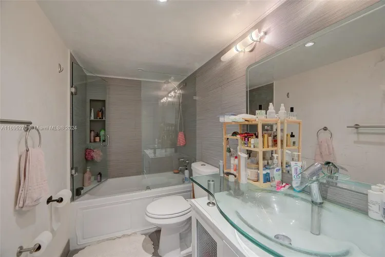 The Venetia #19J image #24