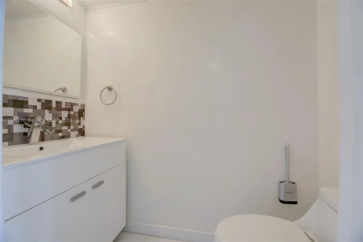 The Venetia #19J image #27