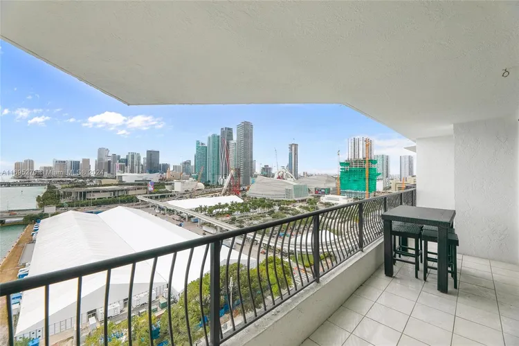 The Venetia #19J image #29