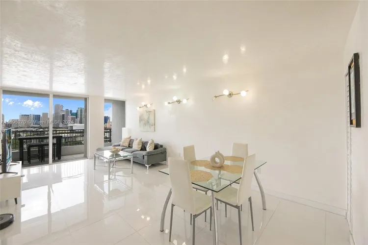 The Venetia #19J image #6