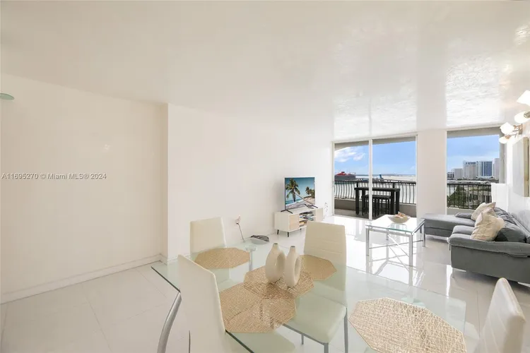 The Venetia #19J image #7