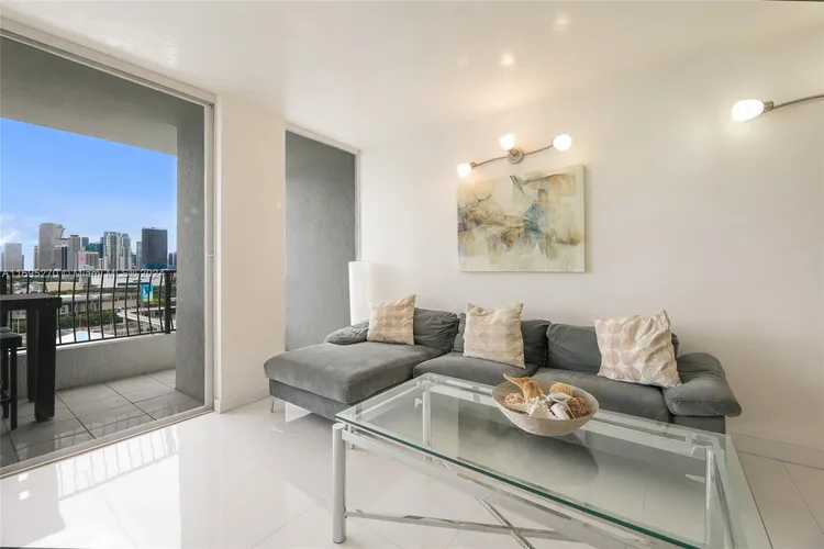 The Venetia #19J image #8