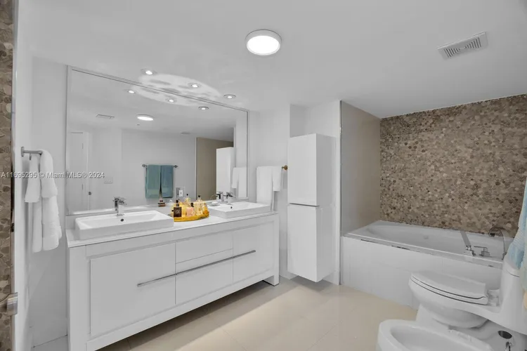 La Gorce #3101 image #18