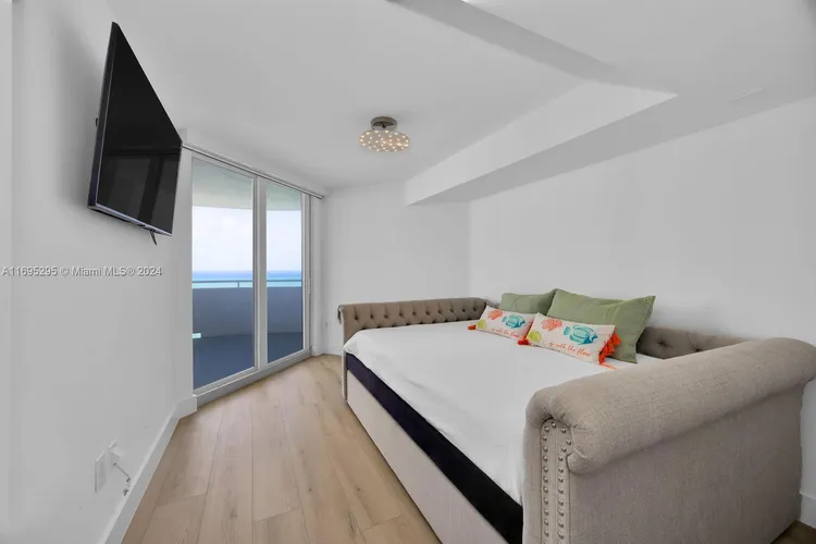 La Gorce #3101 image #31