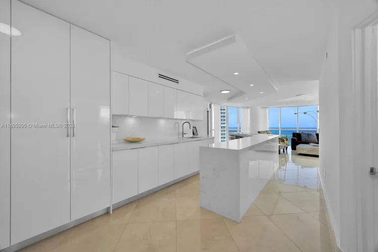 La Gorce #3101 image #8