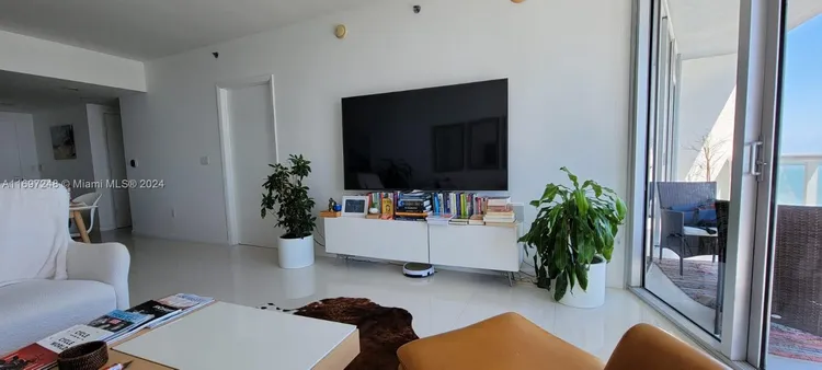 Icon Brickell II #3409 image #9