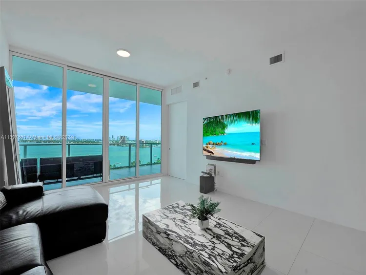 Paramount Bay #1509 image #10