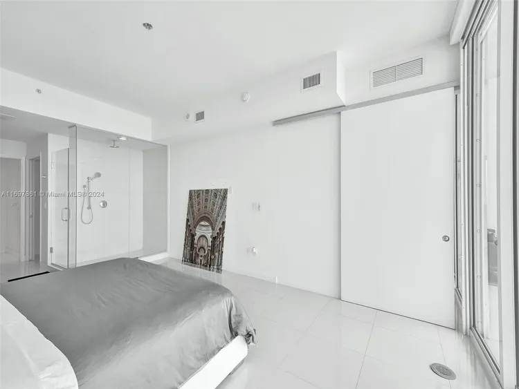 Paramount Bay #1509 image #14