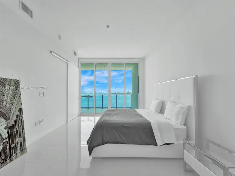 Paramount Bay #1509 image #20