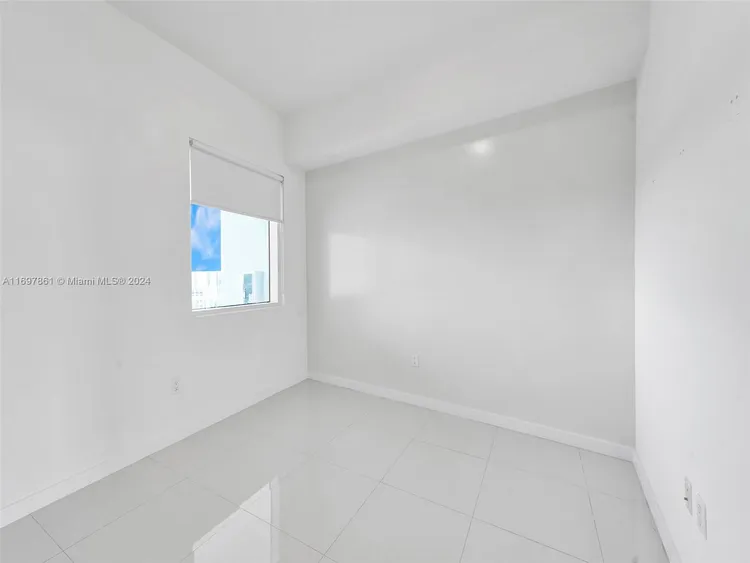 Paramount Bay #1509 image #24