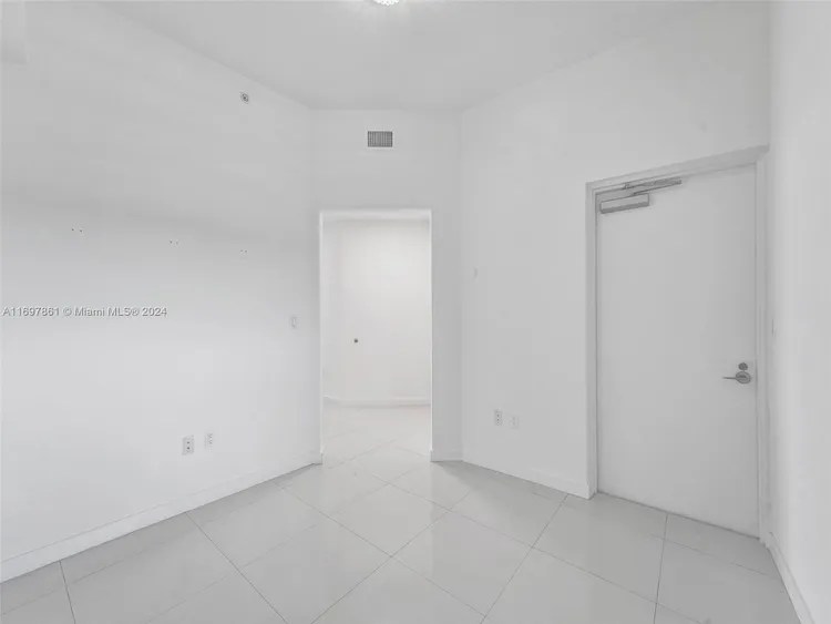 Paramount Bay #1509 image #25