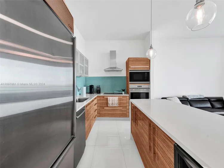 Paramount Bay #1509 image #8