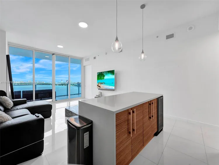 Paramount Bay #1509 image #9