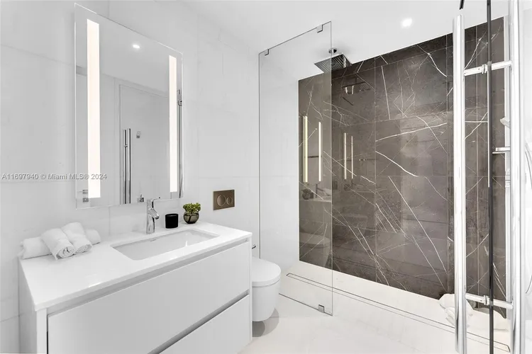 Aston Martin Residences #4801 image #32