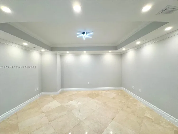 Peninsula #1805 image #10