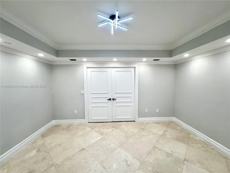 Peninsula #1805 image #11