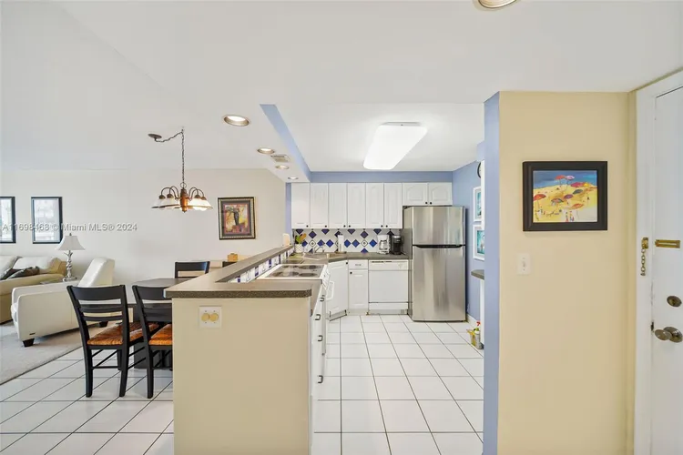 Imperial Towers #1033 image #14