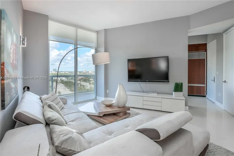 Trump Tower 1 #1405 image #6