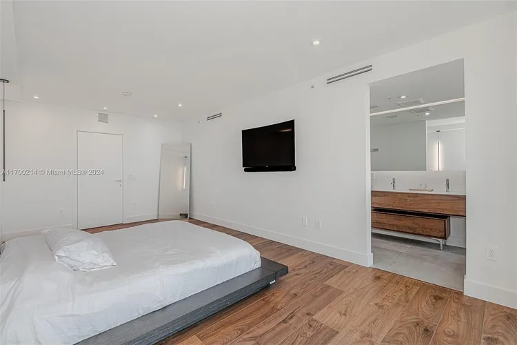 Cielo on the Bay #1002 image #25