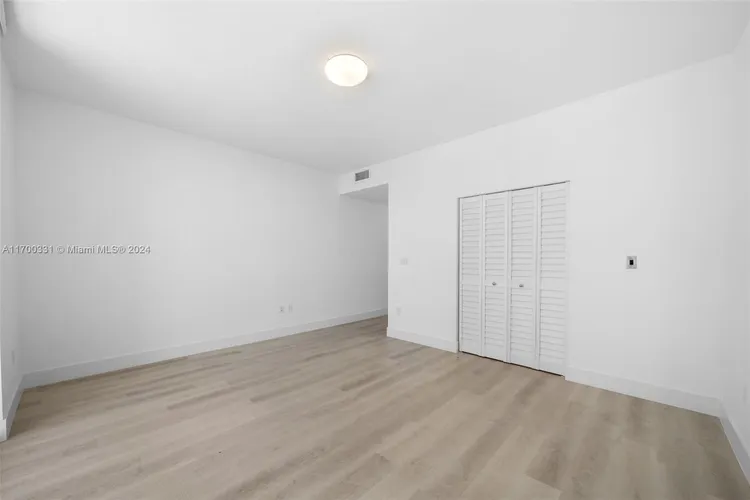 Grove Hill Tower #1002 image #12