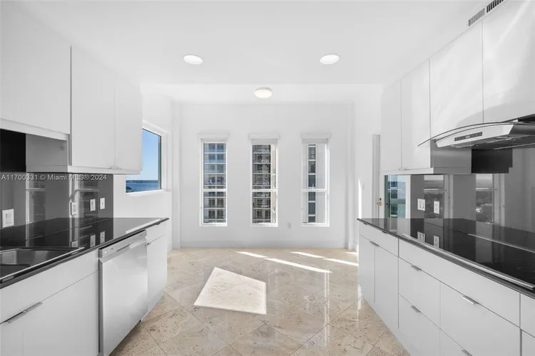 Grove Hill Tower #1002 image #8