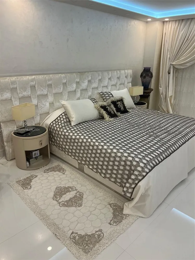 Balmoral #5O/complete renovated image #22