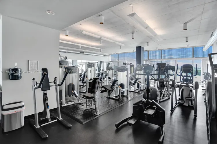 Space 01 Lofts #1203 image #40